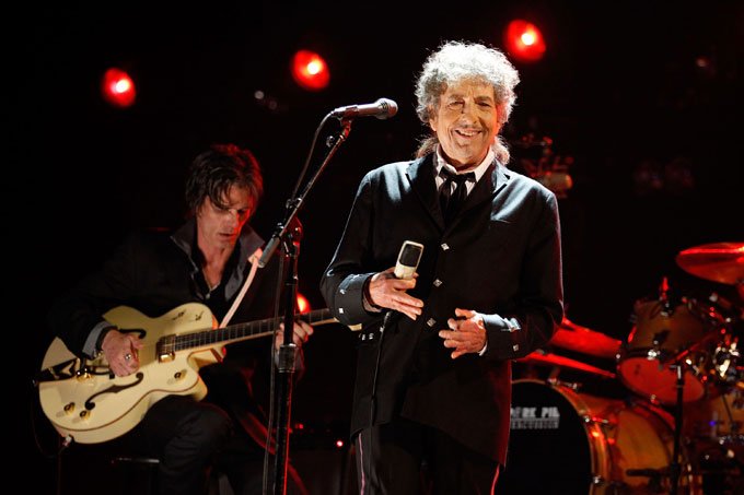 Bob Dylan visita misteriosa fase cristã em "Trouble No More"