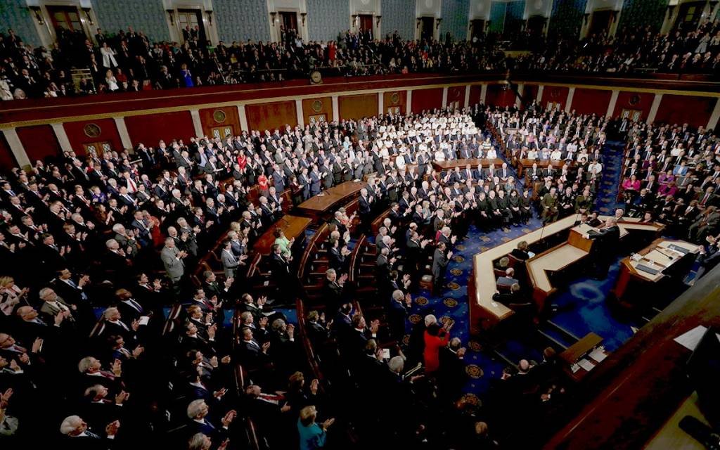 TRUMP NO CONGRESSO AMERICANO: republicanos tentam passar leis que favorecem os mais ricos antes das eleições legislativas de 2018 / Alex Wong/ Getty Images