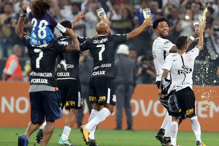 Corinthians: o time, que começou a temporada desacreditado, termina o ano com dois títulos e como o melhor time do Brasil (Paulo Whitaker/Reuters)