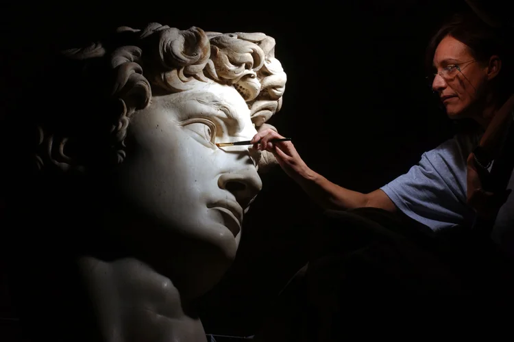 David, de Michelangelo: a escultura de mármore branco foi realizada por Michelangelo entre 1501 e 1504 (Franco Origlia/Getty Images/Getty Images)