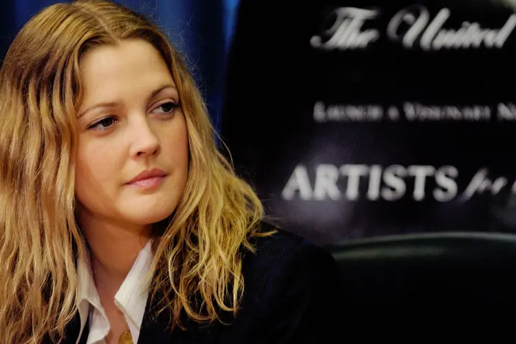 Drew Barrymore: "Eu acredito que cada mulher corajosa está ajudando a proteger outras mulheres" (Stephen Chernin/Getty Images/Getty Images)