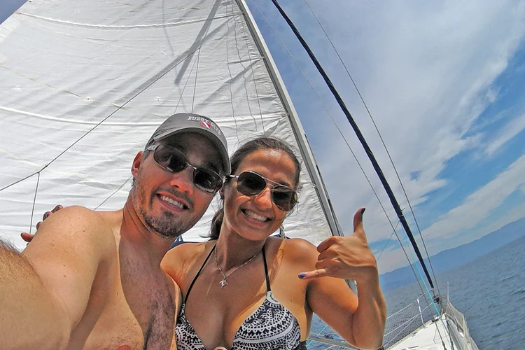 O analista de sistemas João Pedro Costa, 36 anos, e a engenheira ambiental Adriana Costa, 30 anos: planejamento durou cinco anos. (Arquivo pessoal/Divulgação)