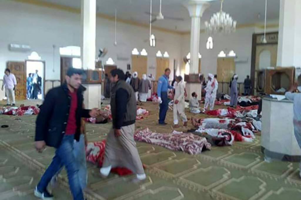 Egito lança ataques aéreos após atentado em mesquita