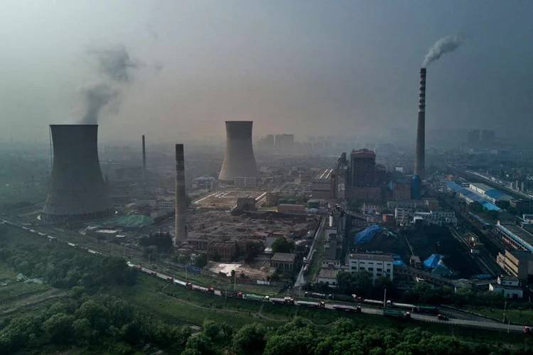 Usina movida a carvão em Huainan, província de Anhui, na China.  (Kevin Frayer/Getty Images)