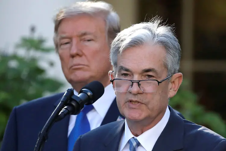 TRUMP E POWELL: o presidente americano tentou enfraquecer o banco central americano com sua ideia equivocada de manter o crescimento a qualquer custo. (Carlos Barria/Reuters)
