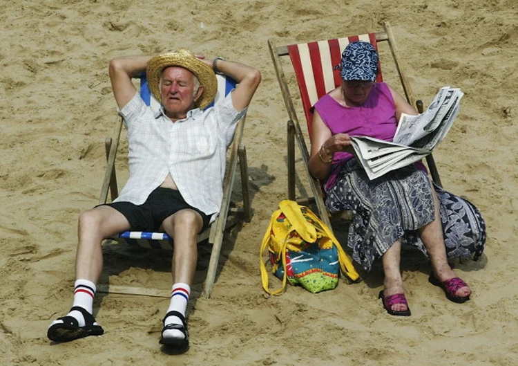 CASAL DE IDOSOS NA INGLATERRA: expectativa de vida será cada vez mais alta, alterando a forma como pensamos em carreira, maternidade ou religião / Michael Steele/Getty Images