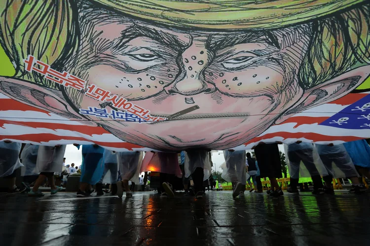 Protestos: os grupos progressistas sul-coreanos culparam a postura política de Trump de intensificar tensão na Coreia do Norte (Chung Sung-Jun/Getty Images)