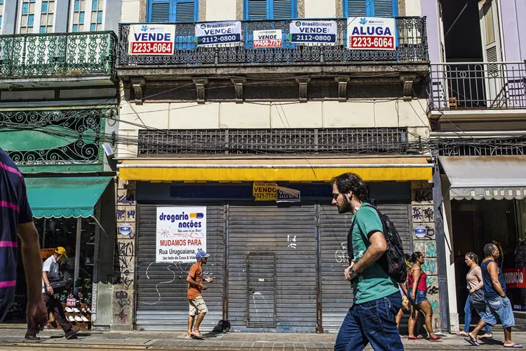 Loja fechada no Rio: os princípios econômicos adotados em 1994 foram enfraquecidos no governo Dilma, produzindo a maior queda no PIB desde 1900 | Ricardo Borges/Folhapress / 