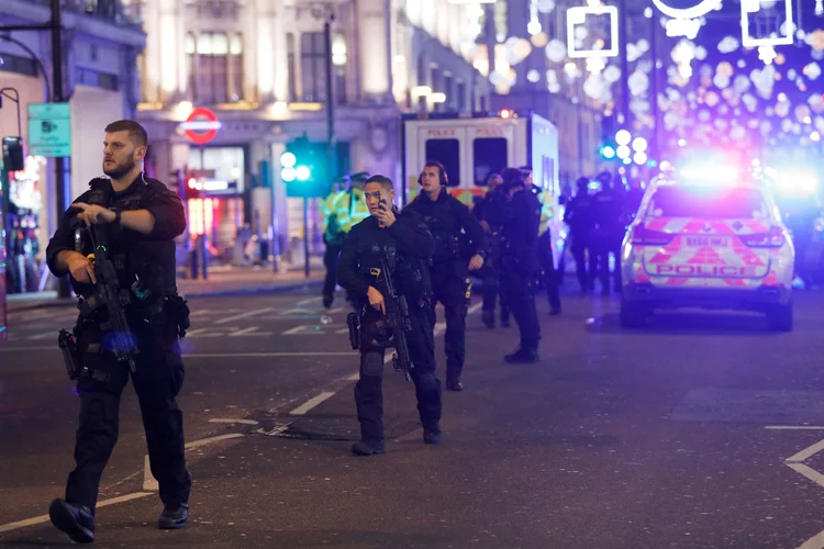 Londres: "As estações de Oxford Circus e Bond Street reabriram agora" (Peter Nicholls/Reuters)