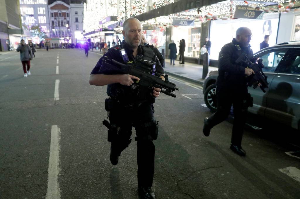 Polícia diz que incidente no metrô de Londres deixou um ferido