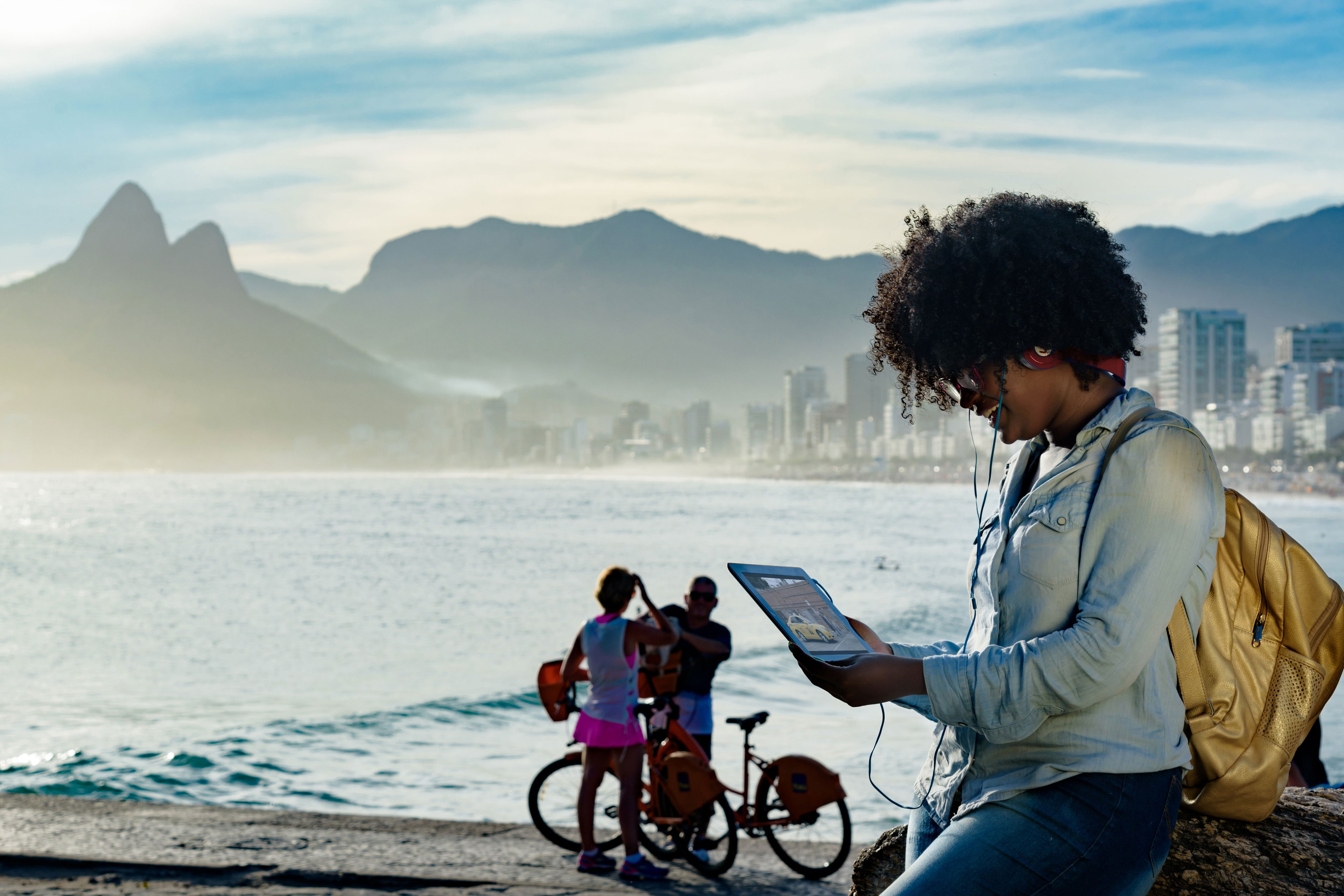 Spoilers e lágrimas: 50% dos brasileiros veem Netflix na rua