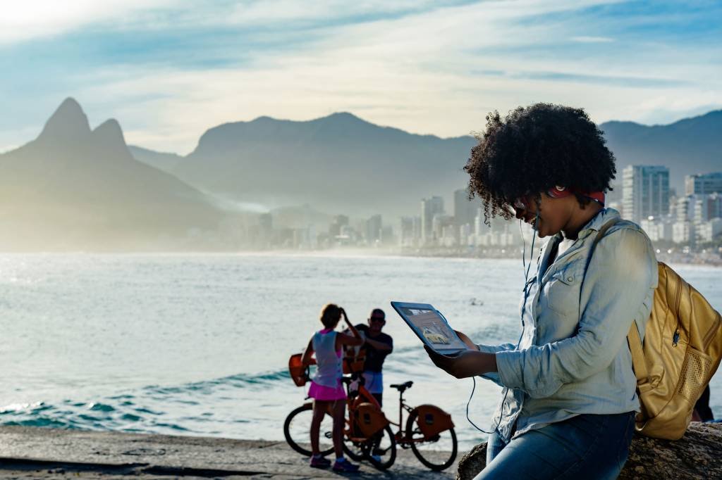 Spoilers e lágrimas: 50% dos brasileiros veem Netflix na rua
