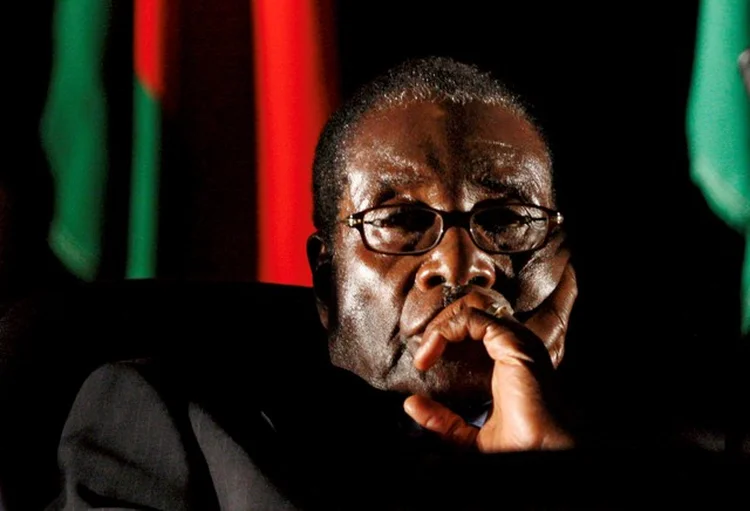 ROBERT MUGABE: o presidente destituído deixa o Zimbábue com 72% da população abaixo da linha da miséria  / Mike Hutchings/File Photo/ Reuters