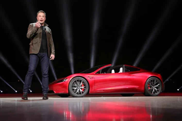 MUSK APRESENTA O NOVO ROADSTER: o modelo tem autonomia de até 1.000 quilômetros e, segundo Musk, é capaz de ir de zero a 100 quilômetros por hora em 1,9 segundo (Tesla/Reuters)