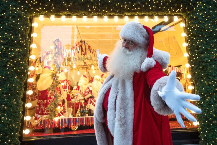 Natal: gasto médio do brasileiro com o total de presentes de Natal girou em torno de 461,91 reais (Carl Court/Getty Images)