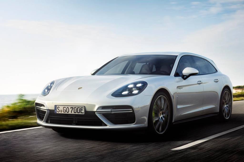 Porsche apresenta sedã híbrido de luxo mais poderoso do mundo