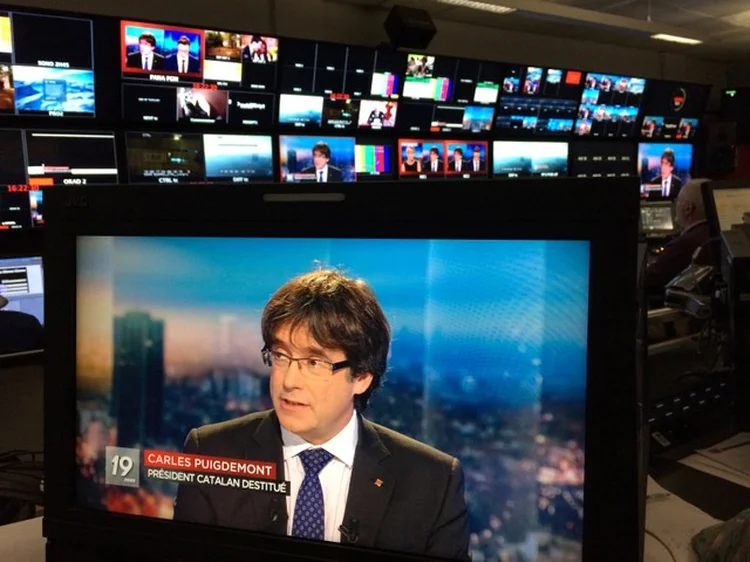 PUIGDEMONT DÁ ENTREVISTA A TV BELGA NA SEXTA-FEIRA: o líder catalão se apresentou à polícia, mas foi posto em liberdade pela Justiça belga  / Eric Vidal/ Reuters