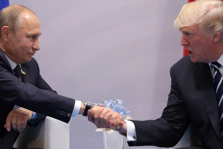 Proposta russa deveria ter sido resultado das conversas entre os presidentes da Rússia, Vladimir Putin, e dos EUA, Donald Trump (Carlos Barria/Reuters)