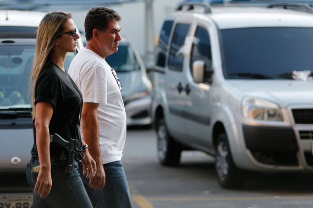 Deputado Paulo Melo, do PMDB, se entrega à PF