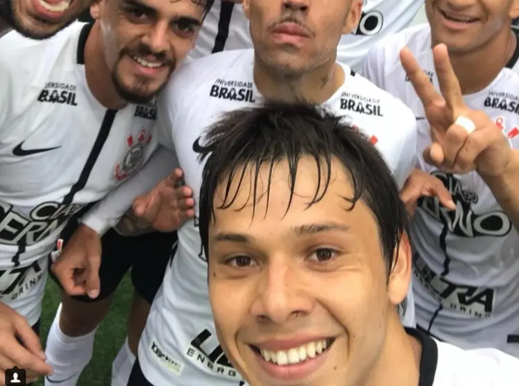 Selfie do jogador Romero, do Corinthians: ação de marketing no meio da partida? (Instagram/Reprodução)