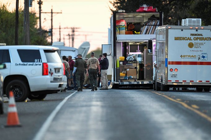 Polícia divulga saldo de 26 mortos em tiroteio em igreja no Texas