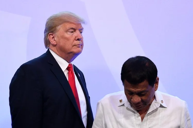 U.S. President Donald Trump walks past Philippine President Rodrigo Duterte after posing for a family photo during the ASEAN-US 40th Anniversary commemorative Summit in Manila, Philippines November 13, 2017. REUTERS/Manan Vatsyayana/Pool / Manan Vatsyayana/ Reuters