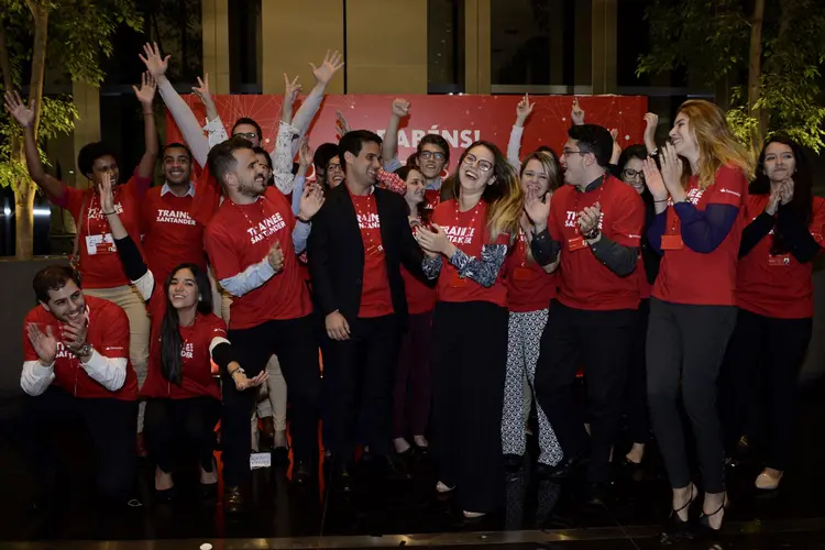 Turma de 2018 de trainees do Santander: 27 aprovados (Ester Mendes/ Santander/Divulgação)