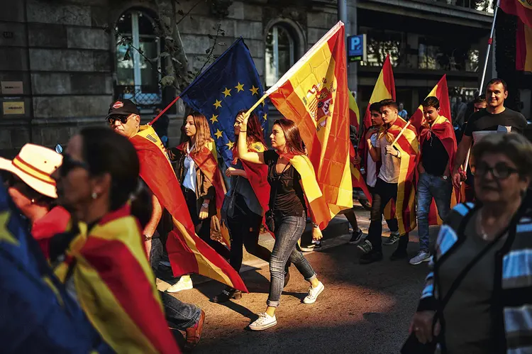 Protesto contra a independência da Catalunha, em Barcelona: as novas eleições em 21 de dezembro serão o grande teste do movimento separatista | Borja Sanchez-Trillo/Getty Images / 