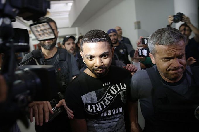 Selfies de policiais com Rogério 157 serão investigadas