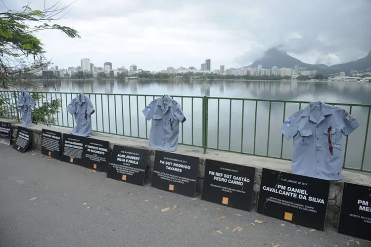 Manifestação contra a violência no Rio: subiu para 15 o número de policiais militares mortos na cidade desde o início do ano (Tomaz Silva/Agência Brasil)