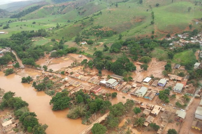 Sobe para 4 número de mortos após chuvas em Minas