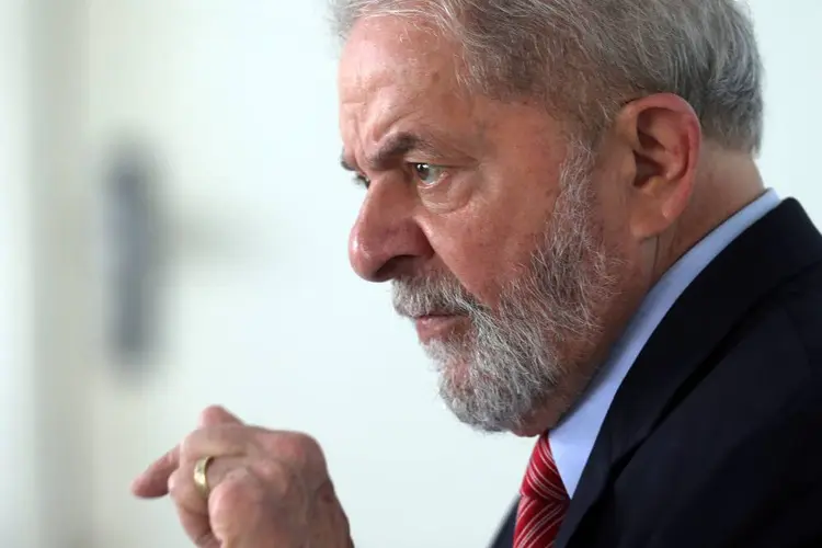 Lula: Lula desembarcou num hangar destinado às empresas particulares de aviação (Paulo Whitaker/Reuters)