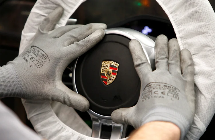 Porsche: a operação contou com 160 polícias e cerca de 30 oficiais da justiça (Michaela Rehle/File Photo/Reuters)