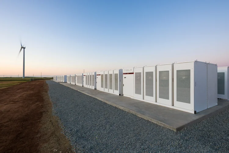 Tesla: oponentes aos esforços para aumentar a energia renovável argumentam que a bateria é uma "solução hollywoodiana" (Tesla/Handout/Reuters)