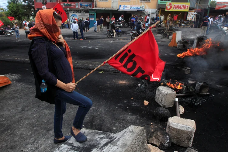 Protestos: mais de 20 pessoas ficaram feridas e mais de 100 foram presas (Jorge Cabrera/Reuters)