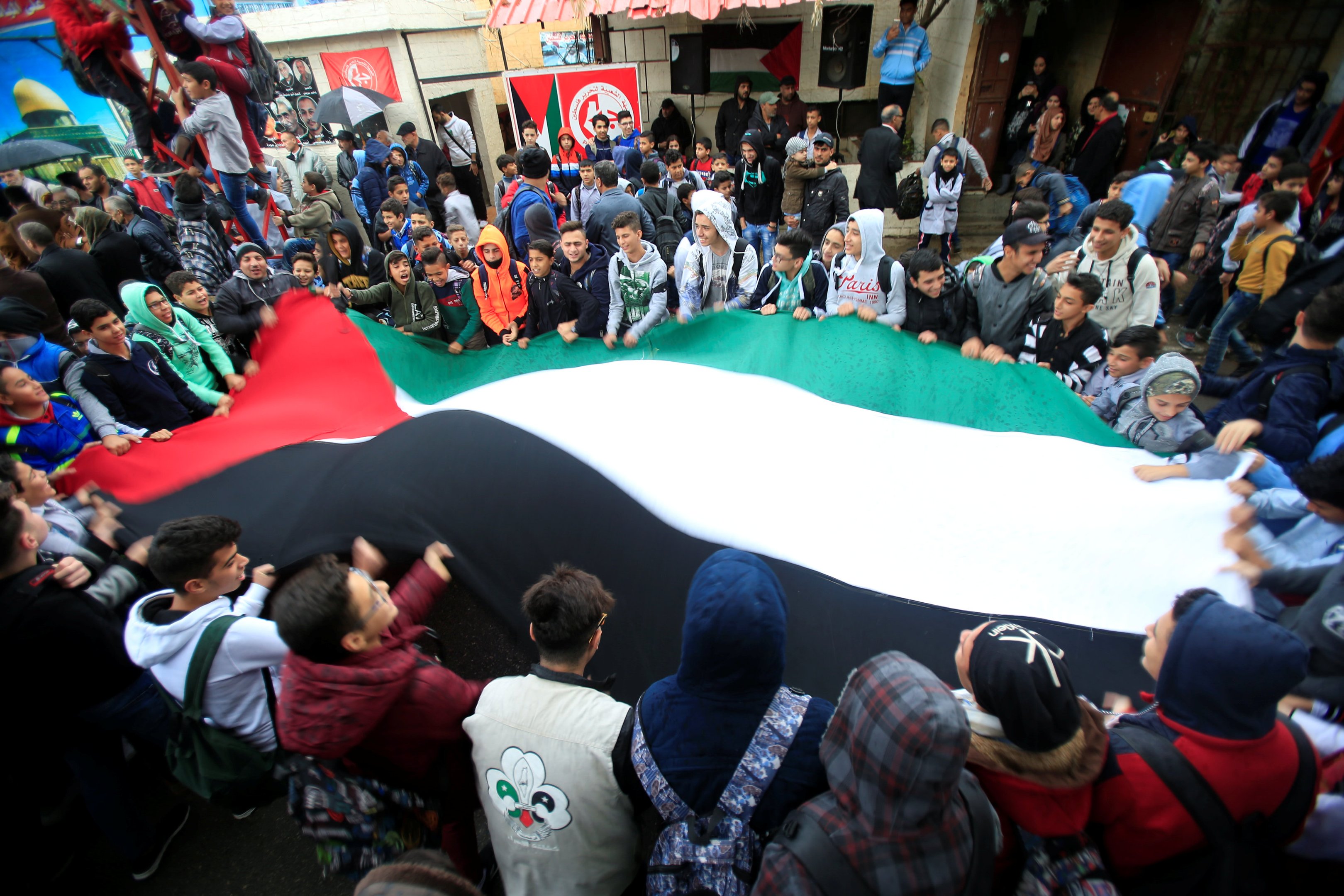 Refugiados palestinos se manifestam contra decisão de Trump