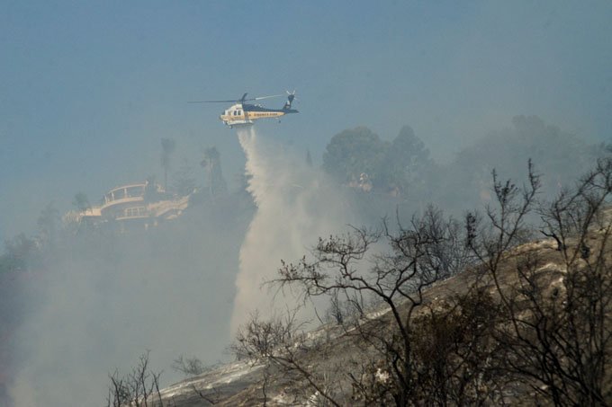 Incêndios florestais na Califórnia obrigam retiradas em massa