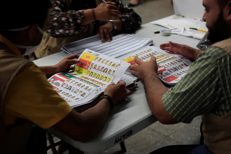 Honduras: apesar de resultados mostrarem o presidente em vantagem, o tribunal eleitoral ainda não declarou nenhum vencedor (Jorge Cabrera/Reuters)