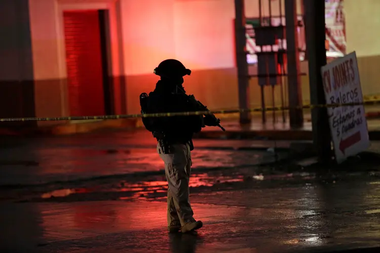 México: um grupo armado invadiu um lava jato e abriu fogo contra as pessoas que estavam no local (Jose Luis Gonzalez/Reuters)