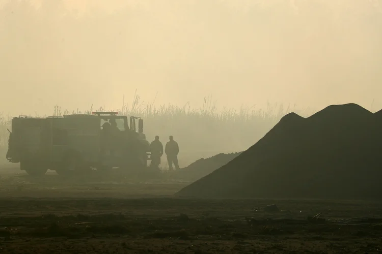 Incêndios: as chamas obrigaram a saída de mais de 200 mil pessoas e arrasaram milhares de hectares no estado (Mike Blake/Reuters)