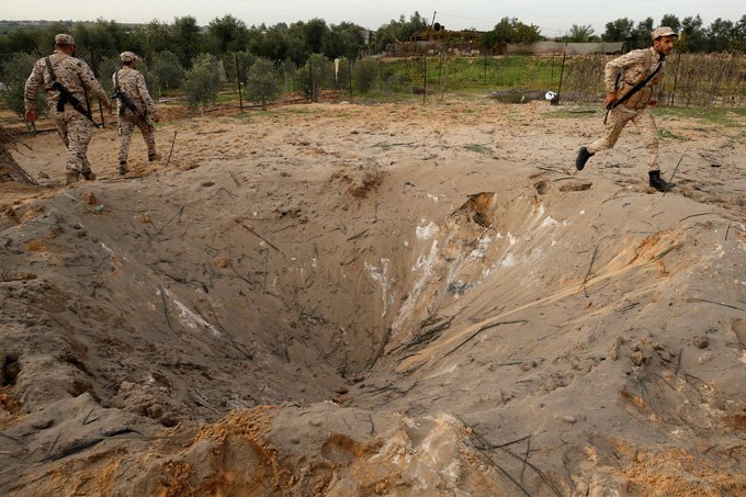 Israel bombardeia postos em Gaza após lançamento de mísseis