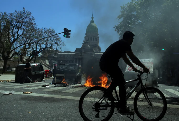 Protestos na Argentina por reforma da Previdência, dia 14/12/2017 (Agustin Marcarian/Reuters)