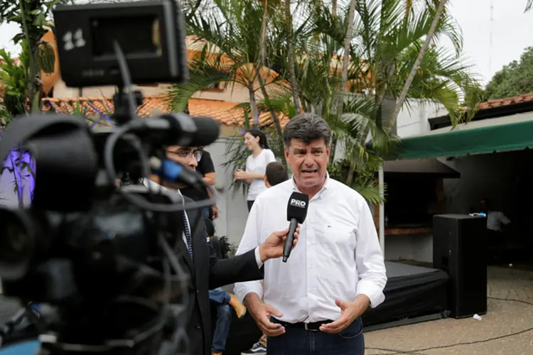 Efrain Alegre: líder dos liberais, que recebeu de Balmelli o reconhecimento da sua vitória, concorrerá às gerais de abril do próximo ano (Jorge Adorno/Reuters)