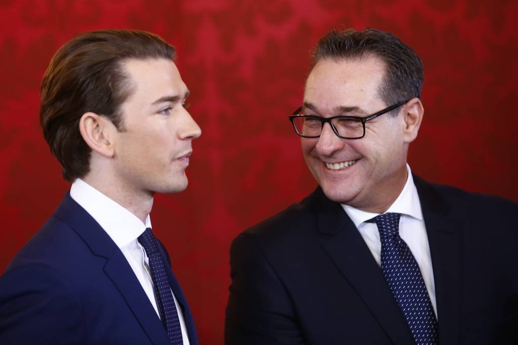Governo de conservadores e ultradireitistas toma posse na Áustria