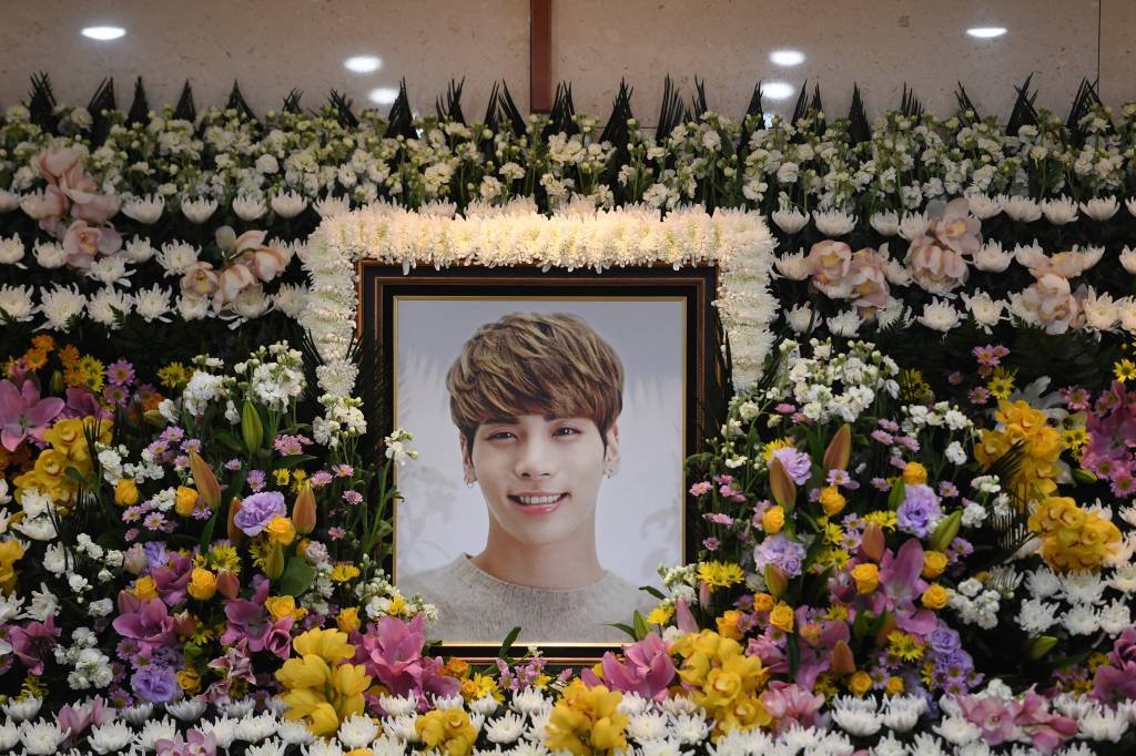 Morte de ídolo do K-pop faz ressurgir fantasma do suicídio