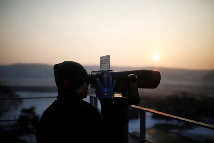 Fronteira coreana: exército sul-coreano realizou primeiro uma advertência através do seu sistema de megafone (Kim Hong-Ji/Reuters)