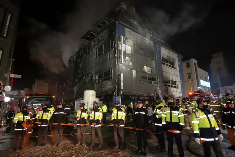 Incêndio na Coreia do Sul: maior parte das vítimas estava em uma sauna quando o incêndio começou (Foto/Reuters)