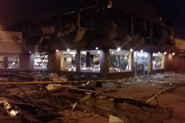 Restaurante em Quito, no Equador, após explosão que matou duas pessoas (Courtesy of LEONARDO GOMEZ PONCE/ TWITTER/@LEONARDOGPONCE/via REUTERS/Reuters)