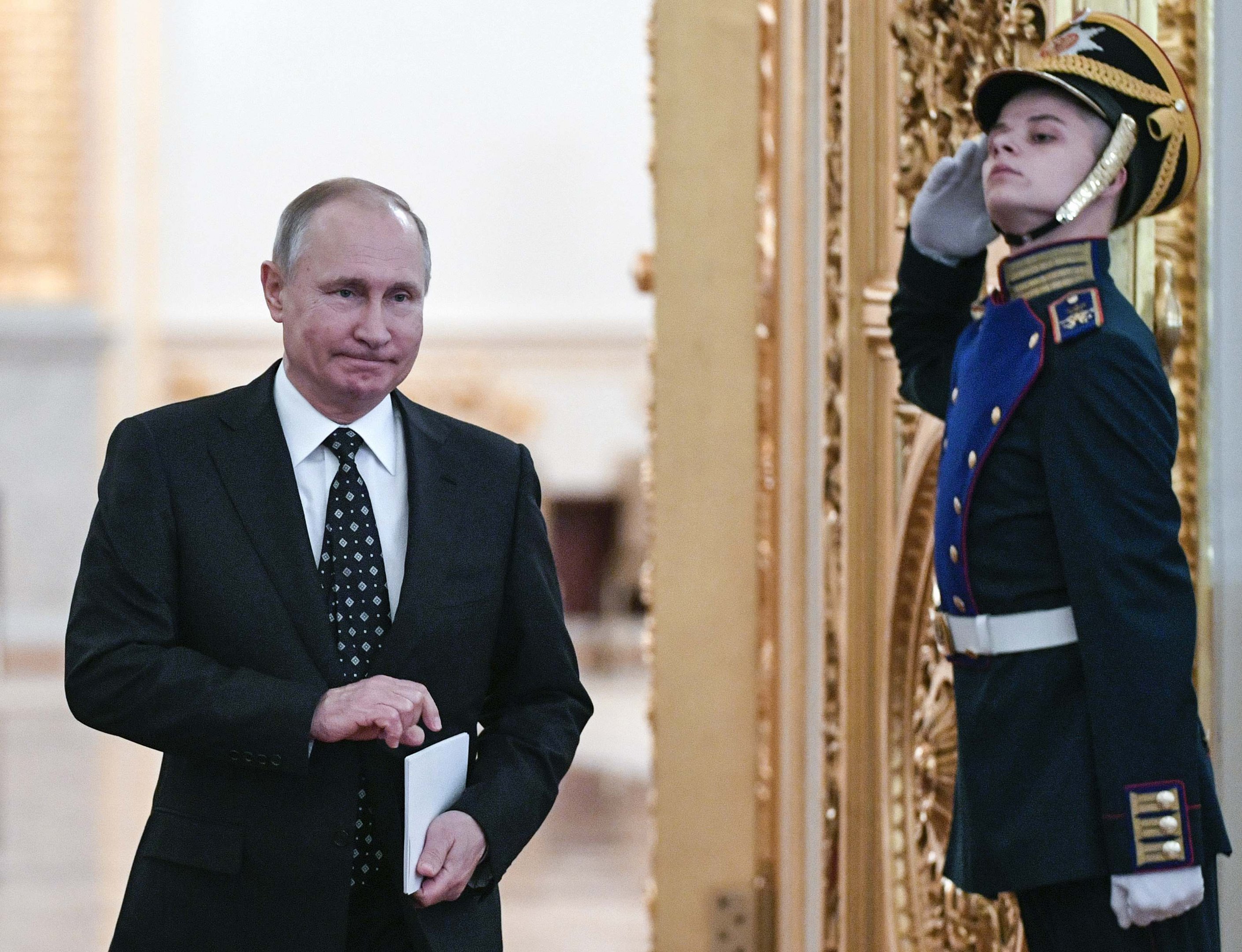 Comissão eleitoral aceita documentos de candidatura de Putin