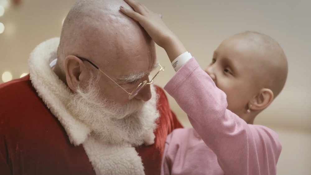 Papai Noel fica careca por uma boa causa